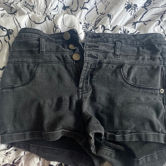 Black shorts, slightly used - Picture 1 of 2